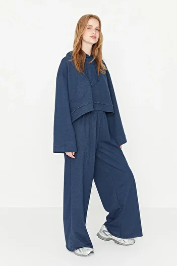 Trendyol Collection Sötétkék kapucnis széles szabású kötött pizsama szett TWOSS21EM0026