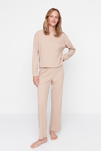 Trendyol Collection Zsinóros bézs kötött pizsama szett - THMAW21PT0009