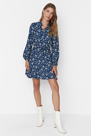 Trendyol Collection Tmavě modré mini viskózové tkané šaty s knoflíky TWOAW23EL01310