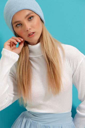 Trend Alaçatı Stili Women's White Turtleneck Ribbed Basic Crop Body Blouse ALC-695-001