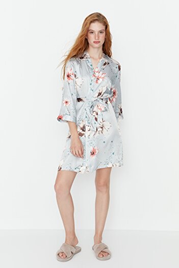 Trendyol Collection Γκρι λουλουδένιο φόρεμα με σατέν υφασμένο σχέδιο THMSS21SB0005