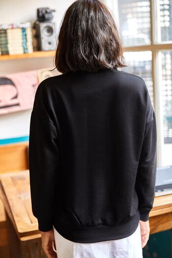Olalook Γυναικεία μπλούζα oversize με στάμπα με μαύρη πεταλούδα και φούστα SWT-19000565