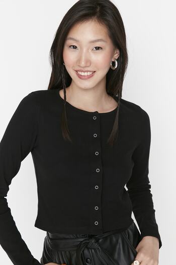 Trendyol Collection Black Button Detailed Fitted Crop Crew Neck Ribbed Cotton Stretchy Knitted Blouse TWOAW21BZ0128