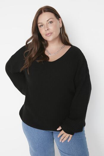 Trendyol Curve Black V-Neck Low Shoulder Knitwear Sweater TBBAW23AN00118