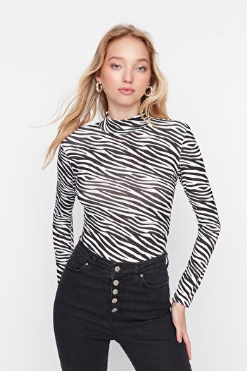 Trendyol Collection Fekete zebra mintás, párnázott illeszkedő/rugalmas kötőelem kötött test TWOSS20BD0003