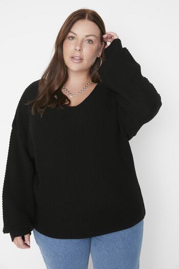 Trendyol Curve Black V-Neck Low Shoulder Knitwear Sweater TBBAW23AN00118