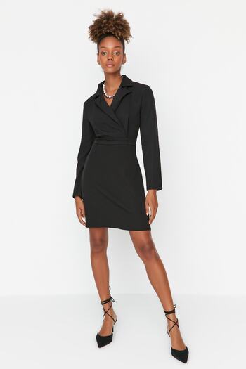 Trendyol Collection Czarna mini tkana sukienka z kołnierzykiem i tkaną marynarką TWOAW23EL00360