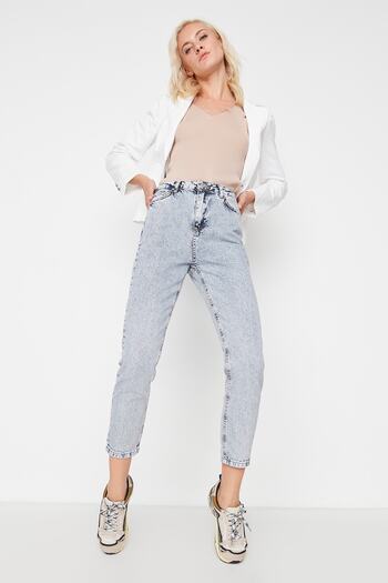 Trendyol Collection Világoskék mosóhatású High Waist Mom Jeans TWOSS21JE0028