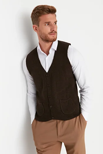 Trendyol Collection Braune Weste mit normaler Passform und Taschen TMNAW20MG0011