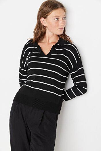 Trendyol Collection Трикотажен пуловер с поло яка с черно райе - Twoaw22Kz0735