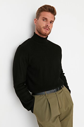 Trendyol Collection Μαύρο κανονικής εφαρμογής πουλόβερ με λαιμό ψαρά TMNAW21KZ2502