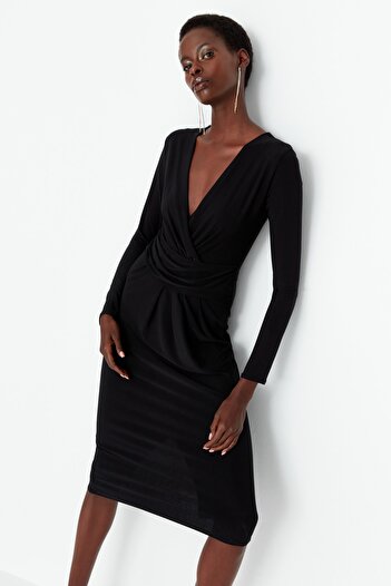 Trendyol Collection Detailní elegantní večerní šaty Black Gather TPRAW23EL00183