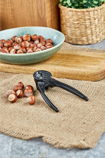 Cooker Cast Hazelnut Cracker