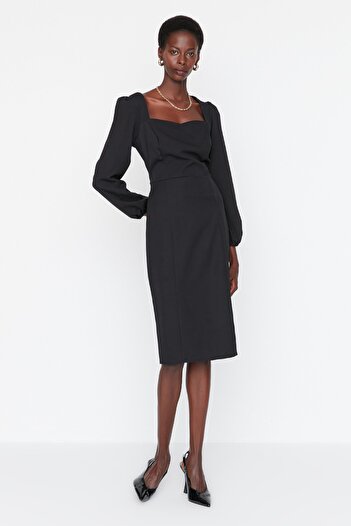Trendyol Collection Schwarzes, körperbetontes, gewebtes Midikleid mit Gürtel TWOAW23EL00895