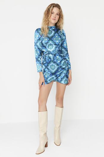 Trendyol Collection Modré vzorované saténové tkané šaty TWOAW23EL00939