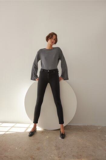 Trendyol Collection Anthrazitfarbene, nachhaltigere Skinny Jeans mit hoher Taille TWOAW23JE00361