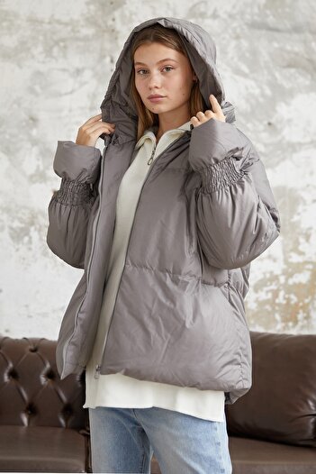 InStyle Monika Short Coat with Gathered Sleeves - Gray