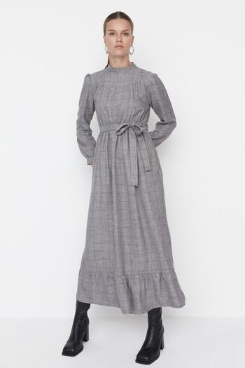 Trendyol Modest Γκρι καρό υφαντό φόρεμα με γιακά με βάση στήριξης TCTAW23EB00108