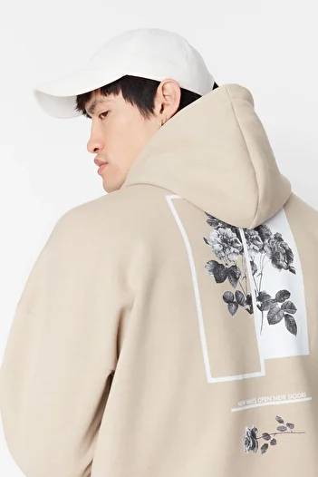 Trendyol Collection Beiges, übergroßes Sweatshirt mit Kapuze und Blumenmuster - Fleece/warm TMNAW22SW1651
