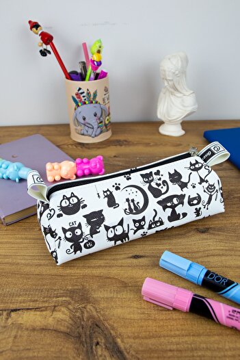 OneSize Pencil Case Naughty Cat Cute Triangle Design Vegan Leather (pen holder)