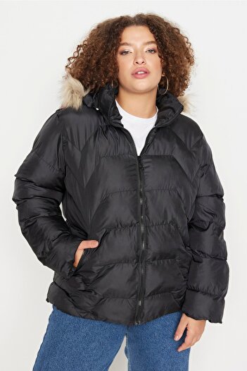 Trendyol Curve Black Puffer Jacket with Hooded Fur Detail - Regular Fit TBBAW23AW00007