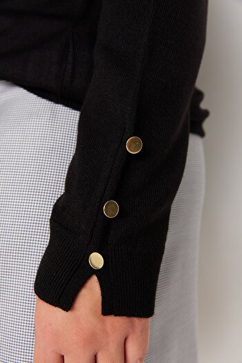 Trendyol Curve Schwarzer Rollkragenpullover mit Knopfleiste und dünnem Strick TBBAW23AN00105