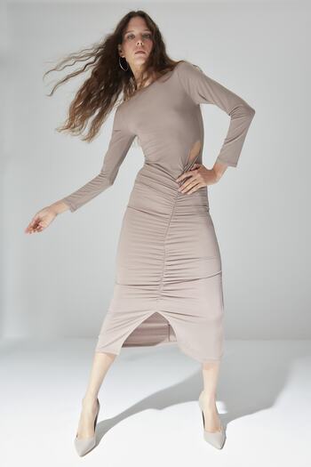 Trendyol Collection Limitowana edycja taupe z rozcięciem i szczegółową dzianinową sukienką TWOAW23EL00840