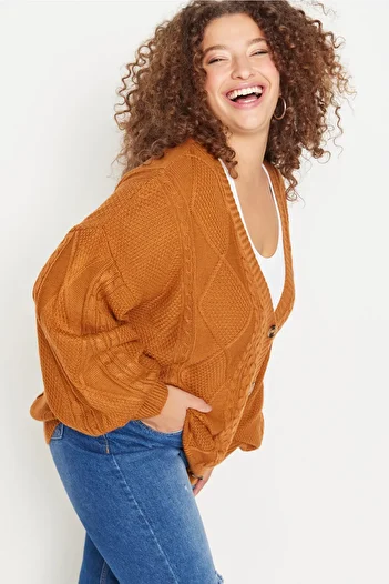 Trendyol Curve Ζακέτα με μαύρισμα κουμπιά V-Neck - Λεπτομέρεια πλεκτού μαλλιών TBBAW23AV00085
