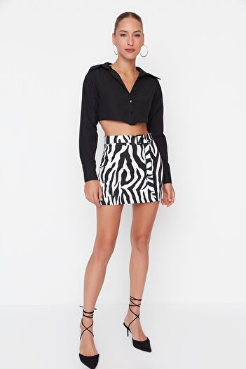 Trendyol Collection Fekete állatmintás öves mini szőtt szoknya TWOAW23ET00121