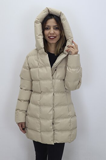 Rodrigo Fistan Store Women's Beige Judge Collar Comfortable Cut Hooded Zipper and Snap Closure Winter Coat