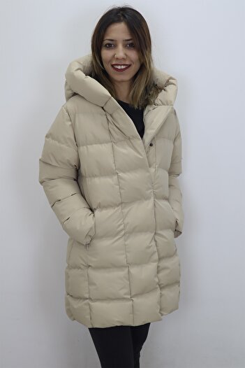 Rodrigo Fistan Store Women's Beige Judge Collar Comfortable Cut Hooded Zipper and Snap Closure Winter Coat