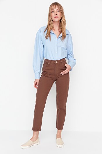 Trendyol Collection Καφέ More Sustainable High Waist Mom Jeans TWOAW23JE00389