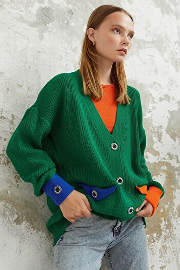 InStyle Knitwear Cardigan with Buttoned Pockets and Sleeves - Green