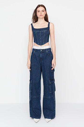 Trendyol Collection Dżinsy X Sagaza Studio z niebieskimi kieszeniami TPRAW23JE00005