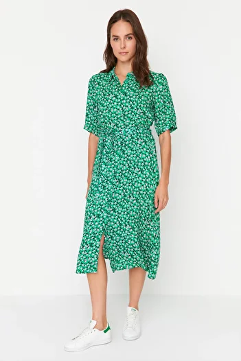 Trendyol Collection Rochie cămașă din viscoză țesută midi cu curea cu model floral verde TWOSS20EL1559