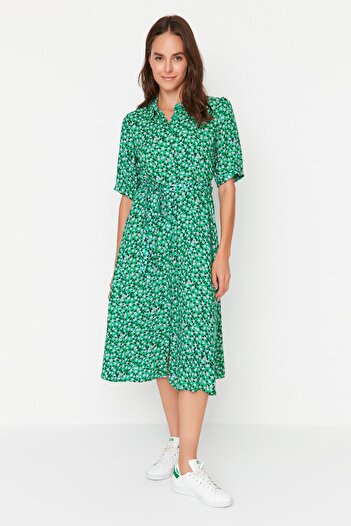 Trendyol Collection Rochie cămașă din viscoză țesută midi cu curea cu model floral verde TWOSS20EL1559