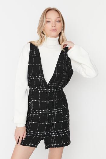 Trendyol Collection Černé mini tkané vestové šaty s výstřihem do V TWOAW21EL0319