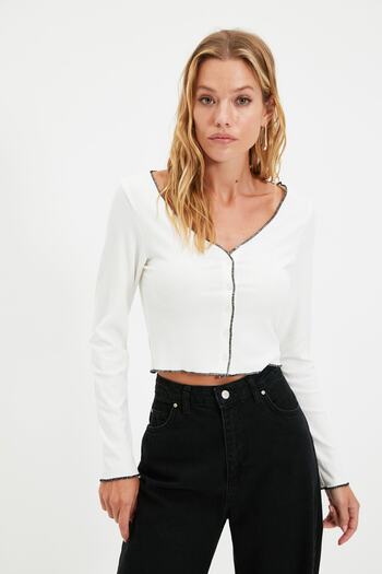 Trendyol Collection Ecru pletená halenka TWOAW22BZ0279