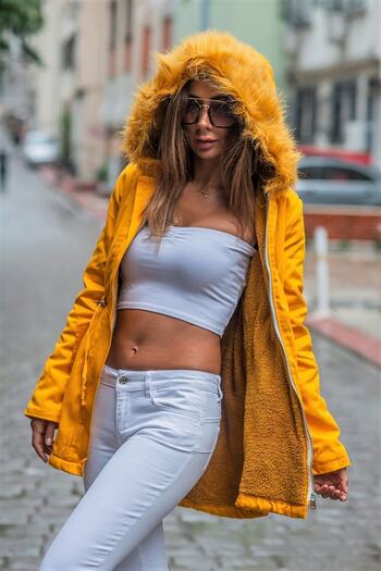 Keyifli Moda Kadın Hardal Kapüşonu İçi Kürklü Gabardin Mont