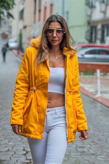Keyifli Moda Kadın Hardal Kapüşonu İçi Kürklü Gabardin Mont