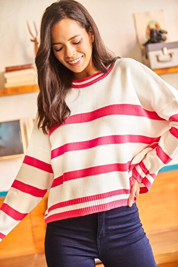 Olalook Kadın Fuşya Çizgili Yarasa Oversize Crop Triko Kazak KZK-19000476