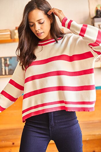 Olalook Kadın Fuşya Çizgili Yarasa Oversize Crop Triko Kazak KZK-19000476