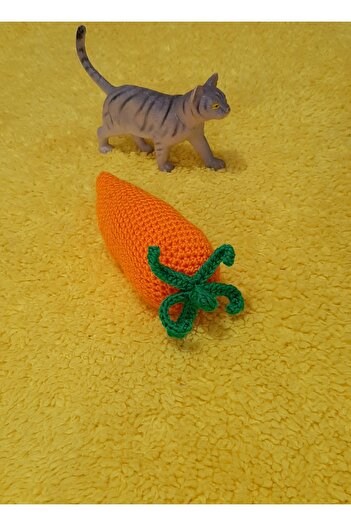 HemaSTR Hand Knitted Belled Catnip Cat Mint Amigurumi Carrot Cat Toy