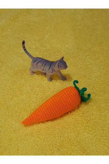 HemaSTR Hand Knitted Belled Catnip Cat Mint Amigurumi Carrot Cat Toy