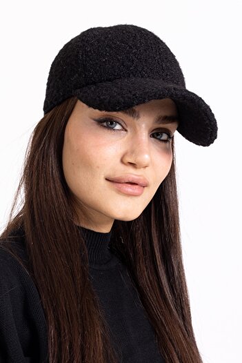 LadyColor Női sapka plüss pompon szövet fekete