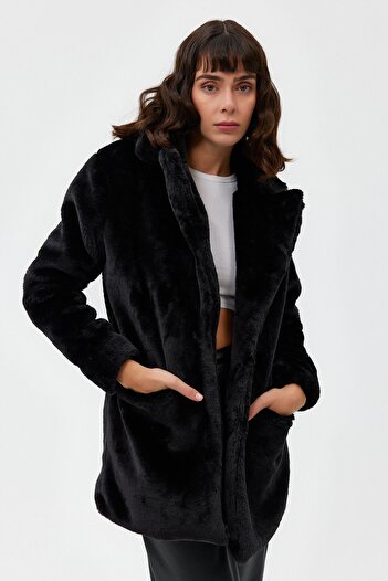 Açelya Okcu Premium Plush Coat
