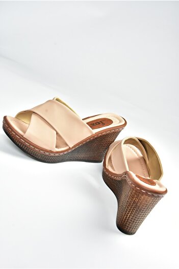 Fox Shoes Γυναικείες παντόφλες με χιαστί ιμάντες K674041009