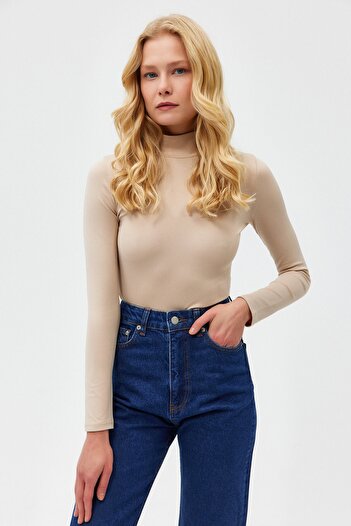 Açelya Okcu Yarım Balıkçı Dik Yaka Altı Çıt Çıtlı Bodysuit Bluz
