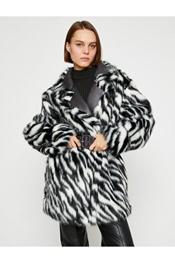 Koton Zebra Desenli Kemer Detaylı Peluş Kaban