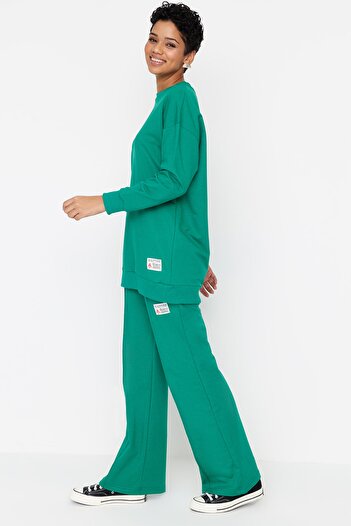 Trendyol Modest Σκούρο πράσινο σετ γυμναστικής πλεκτής λαιμόκοψης με διακοσμητική ετικέτα TCTAW22EN0060